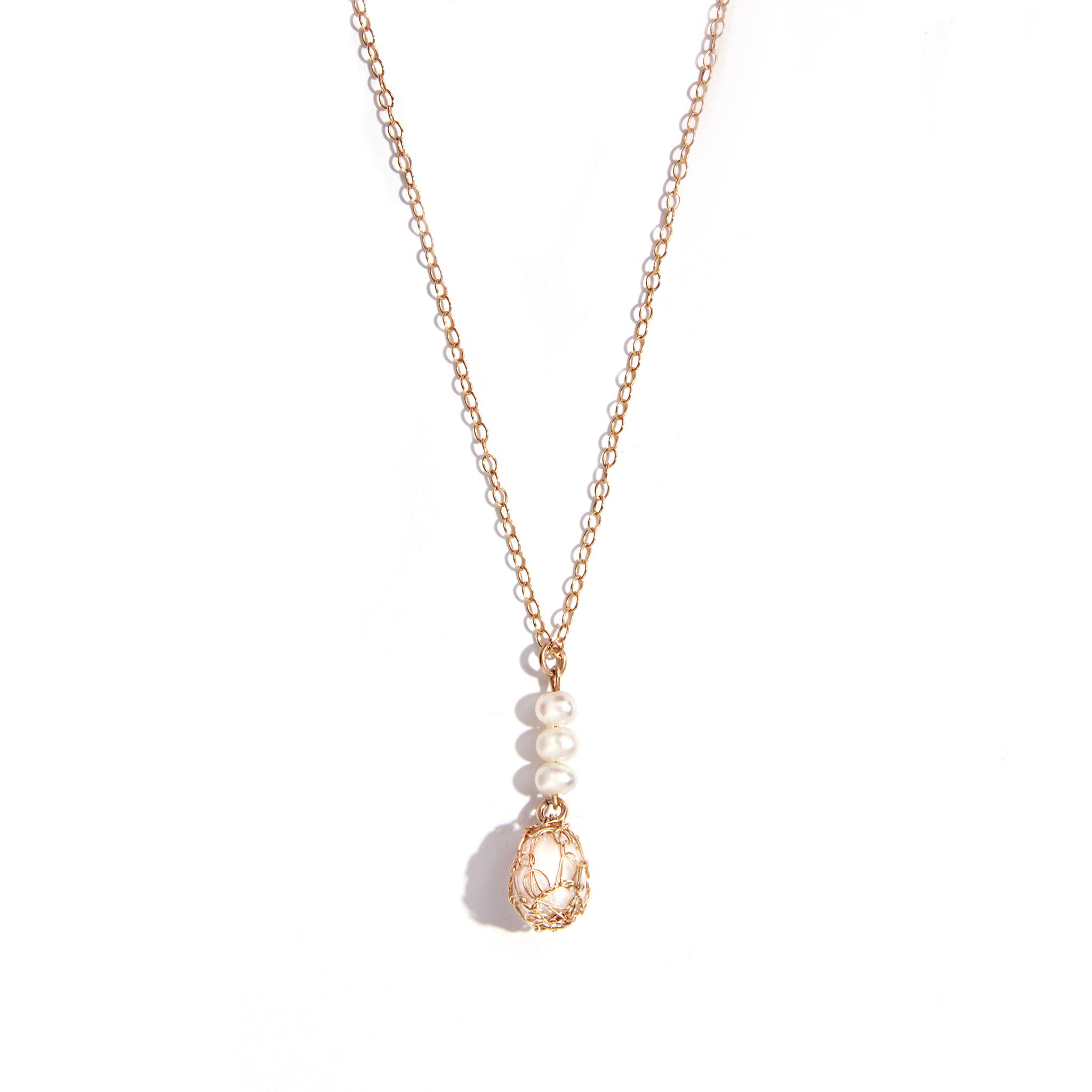 Elevate your style with the new four freshwater pearl crochet drop necklace crafted from luxurious 14 carat gold-fill. This stunning piece features delicate freshwater pearls intricately woven into a crochet chain, adding a touch of glamour and sophistication to any outfit.