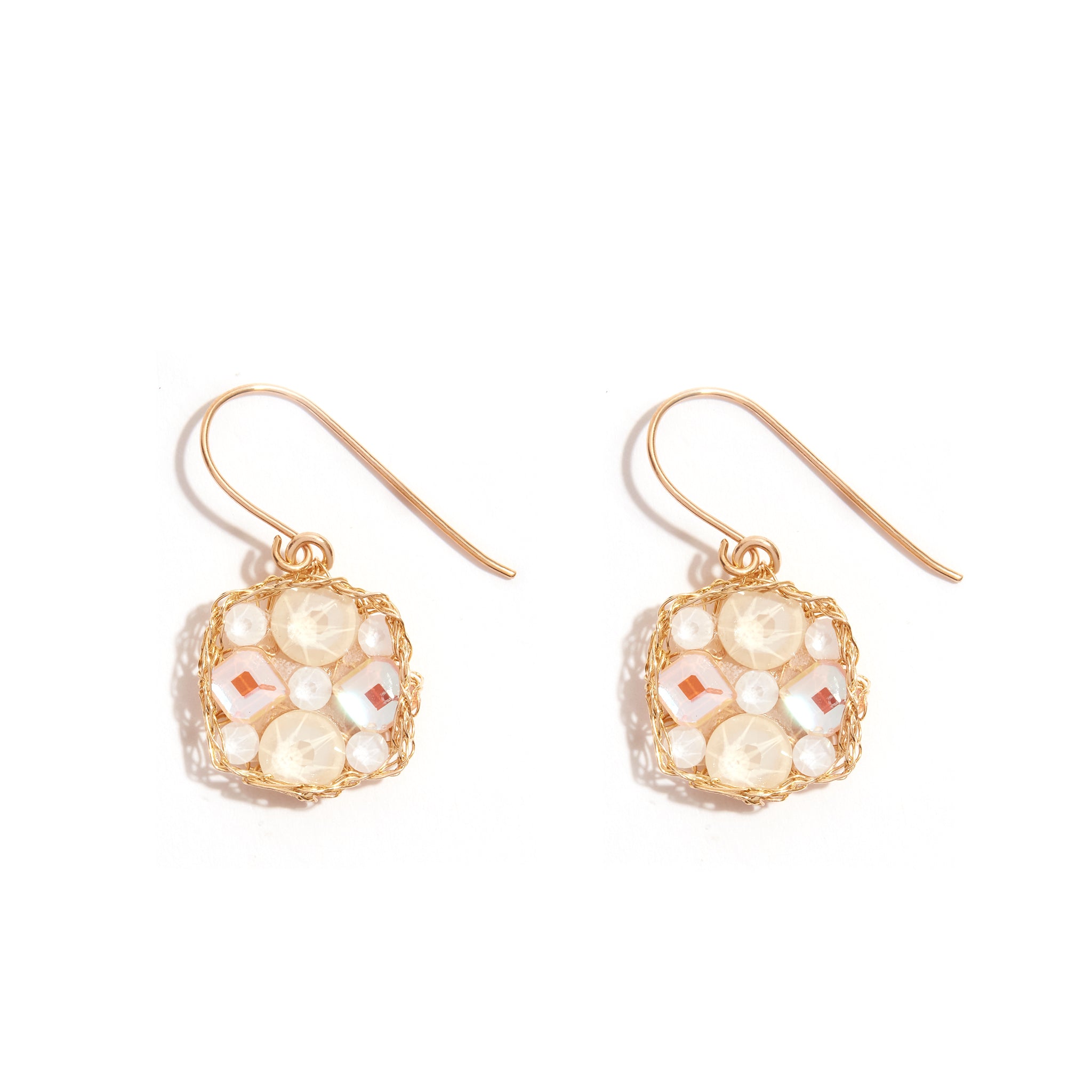 Beautiful earrings made with sparkling Swarovski crystals including Iganyite and Ivory Cream Cream, woven together with Wyatt Eaganite crystals. Material: Goldfield Square 14m. Design: Flower-shaped arrangement.