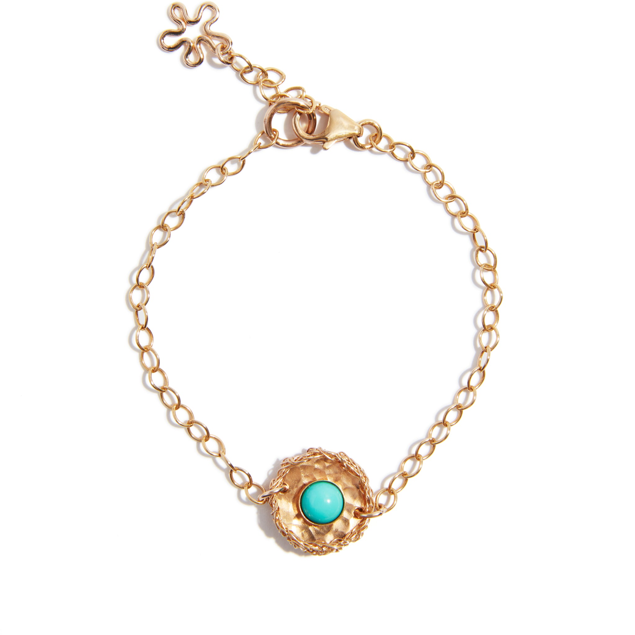 Discover our stylish adjustable chain made of 14ct gold fill featuring a turquoise stone on our classic hammered and crochet design, adding a pop of colour and style to any outfit.