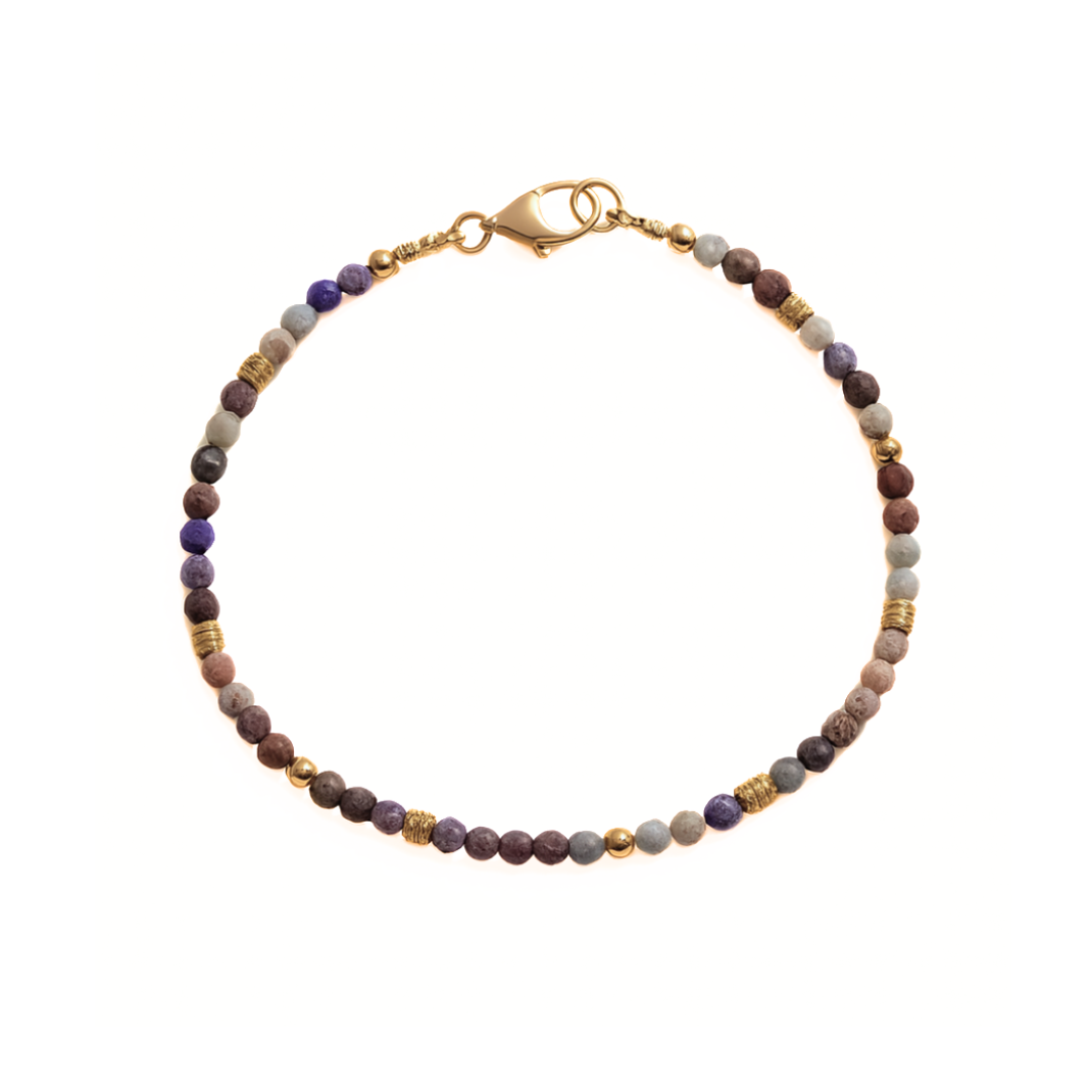 Bracelet with small round multicolor gemstone beads and gold details.This delicate bracelet features a mix of small multicolor gemstone beads, accented with gold spacers. A light and colorful accessory that brings a natural and stylish touch to any outfit.

