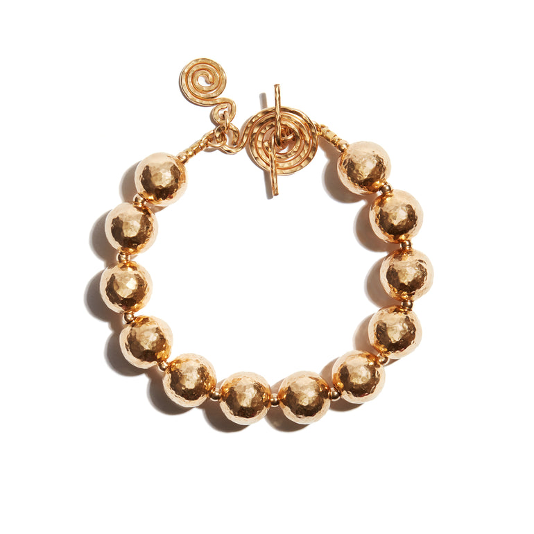 Our Large Celtic T-Bar Bracelet is made up of large 14 carat gold-fill 12 mm beads and comes complete with a beautiful, unique Seoidín Celtic spiral T-bar clasp. A much loved feature of many Seoidín designs, the Celtic spiral pays homage to Ireland, our infinite source of inspiration.