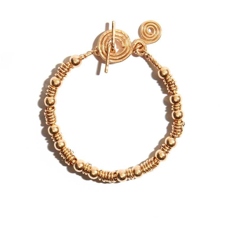 Photo of our Celtic T-Bar Bracelet is made up of 14 carat gold-fill ring and ball beads and comes complete with a beautiful, unique Seoidín Celtic spiral T-bar clasp. A much loved feature of many Seoidín designs, the Celtic spiral pays homage to Ireland, our infinite source of inspiration.