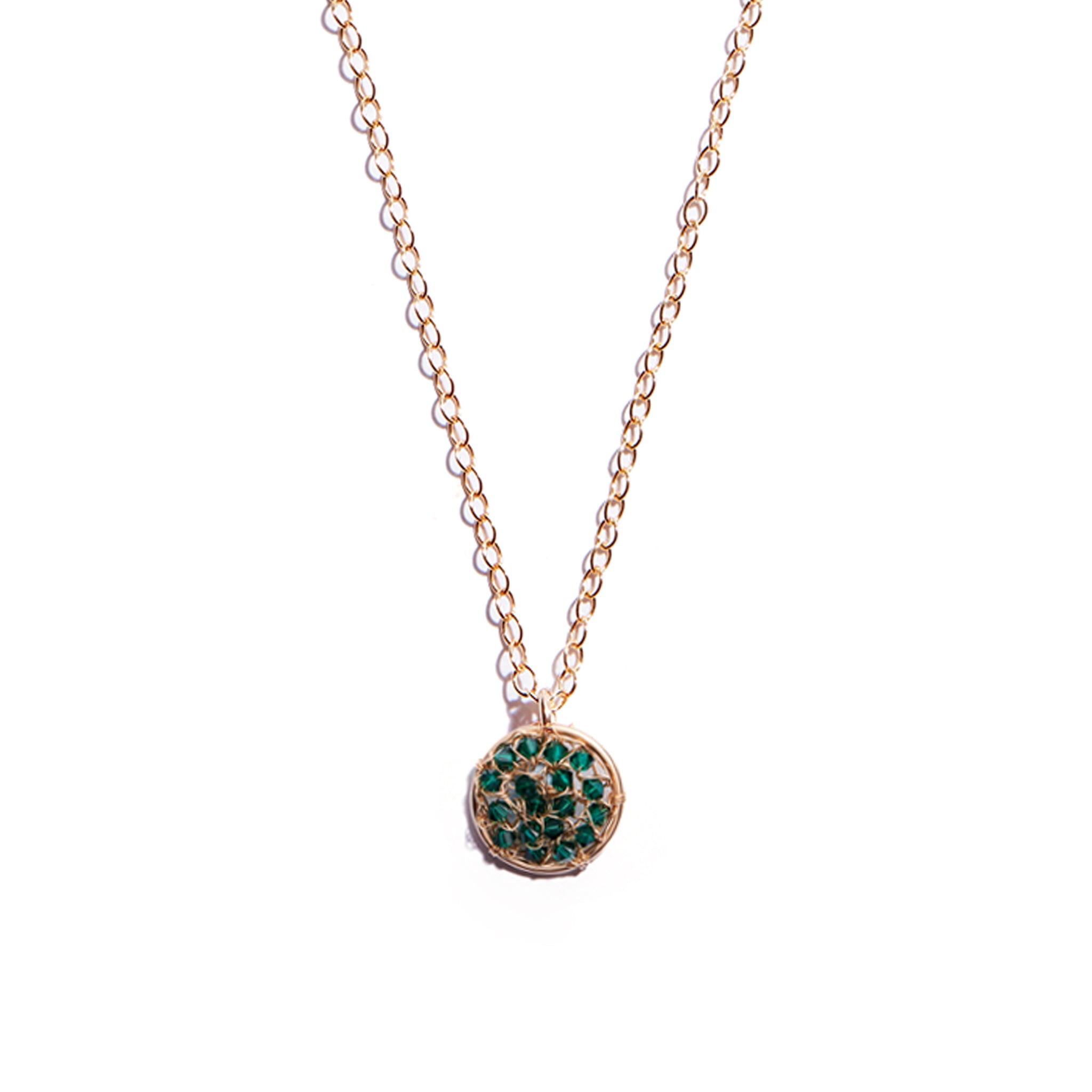 The Fí Emerald Pendant showcases our classic Fí design of delicate, woven gold but in this piece we have incorporated emerald green gems to add a little something extra. This piece is perfect for adding a little pop of emerald green to your outfit.