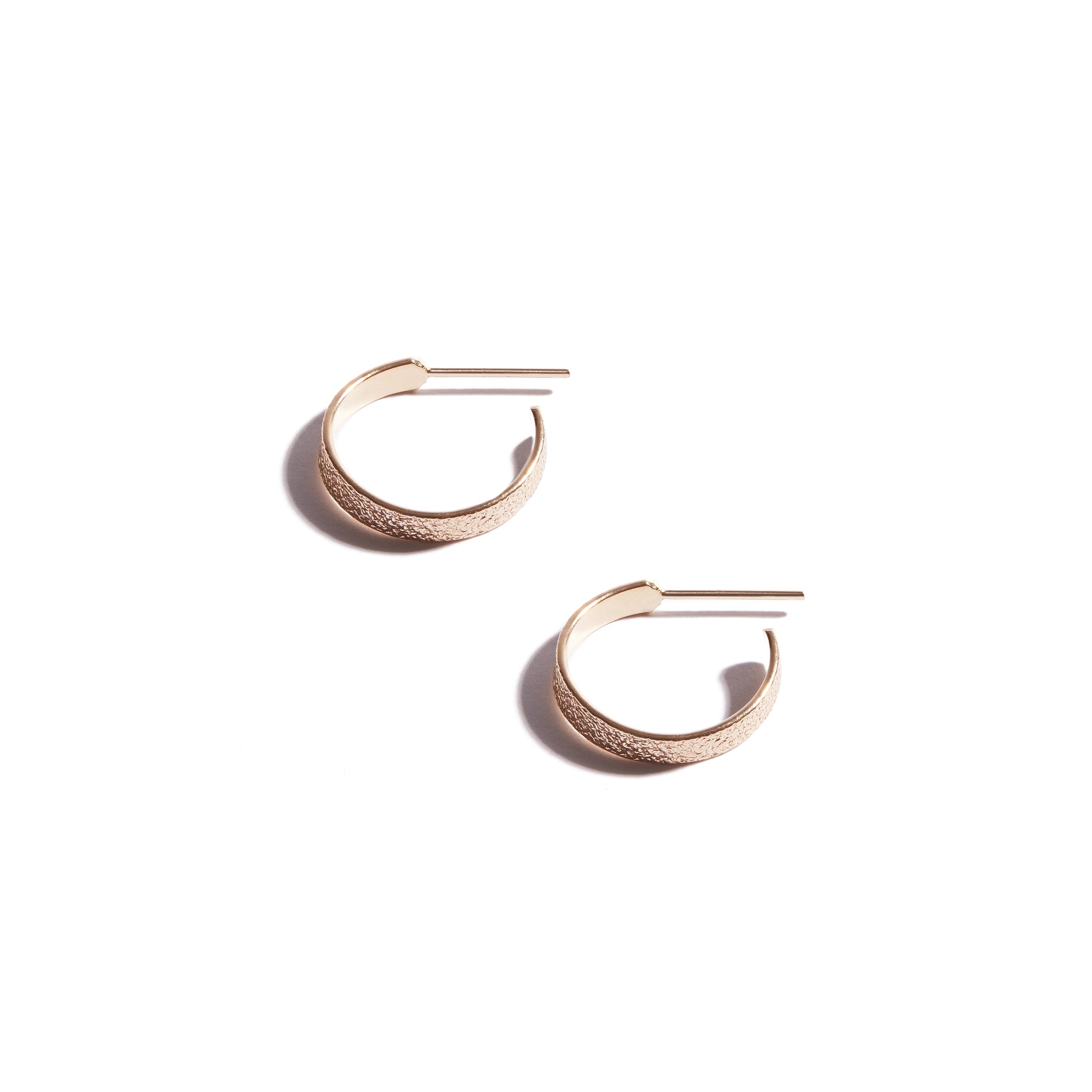 美品 SJXW HOOP PIERCED EARRING(L) Flat Textured Hoop Earrings – Seoidín
