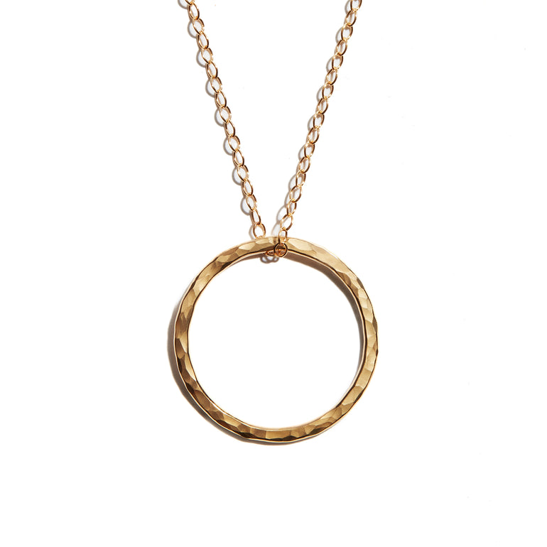 Photo of a gold single circle necklace made from 14 carat gold fill. A charming accesory ideal for gifting or adding a touch of elegance to any outfit.